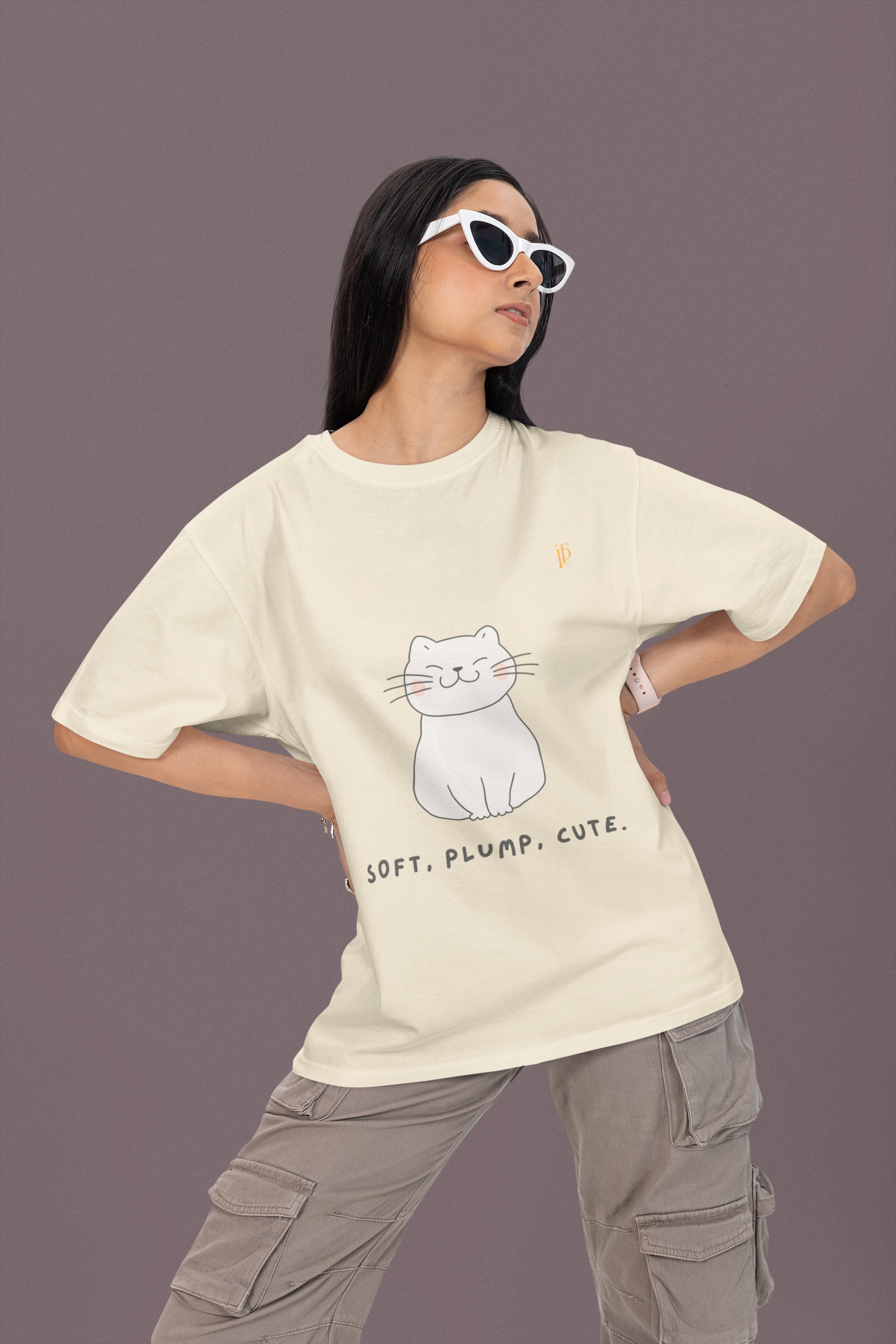 Unisex Oversized Kitty T-Shirt.