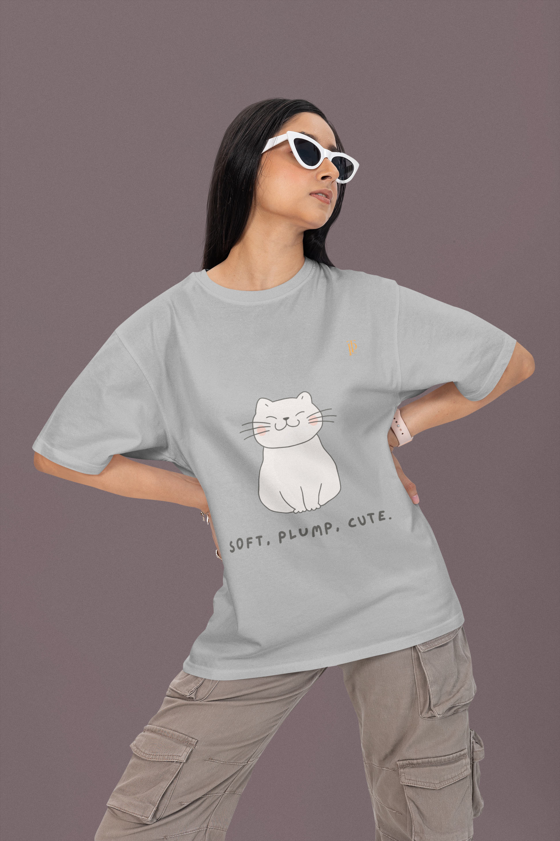 Unisex Oversized Kitty T-Shirt.