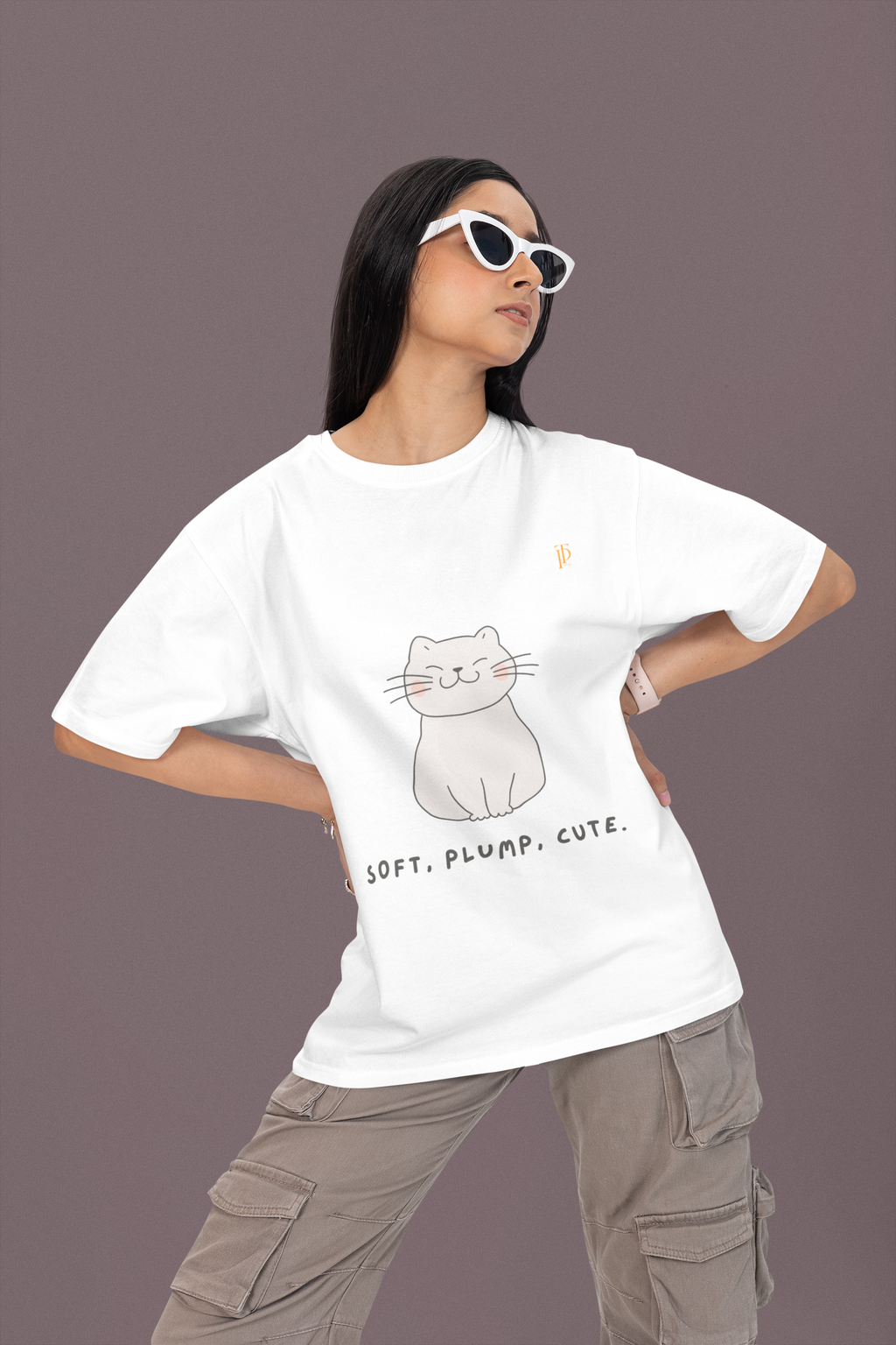 Unisex Oversized Kitty T-Shirt.