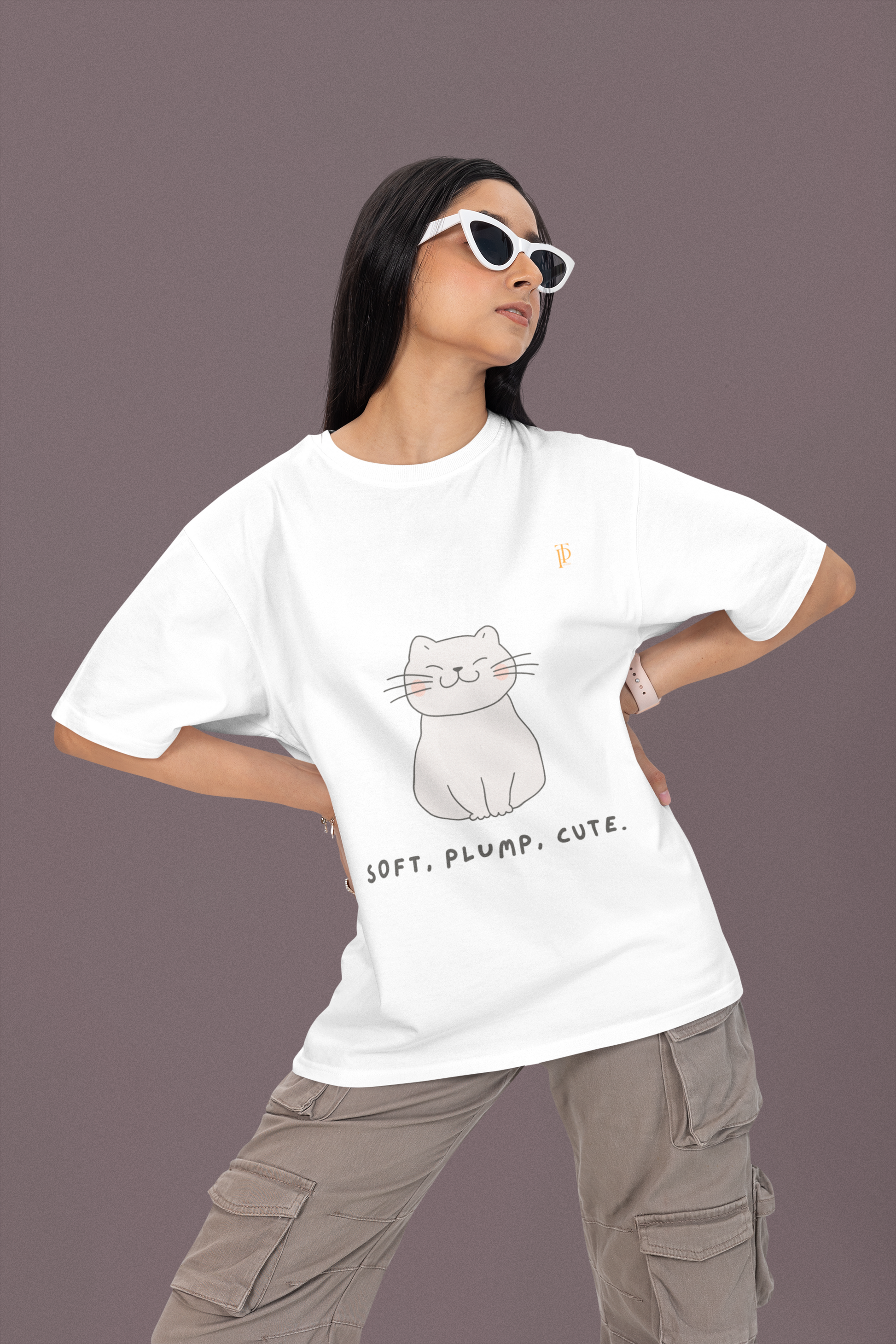 Unisex Oversized Kitty T-Shirt.